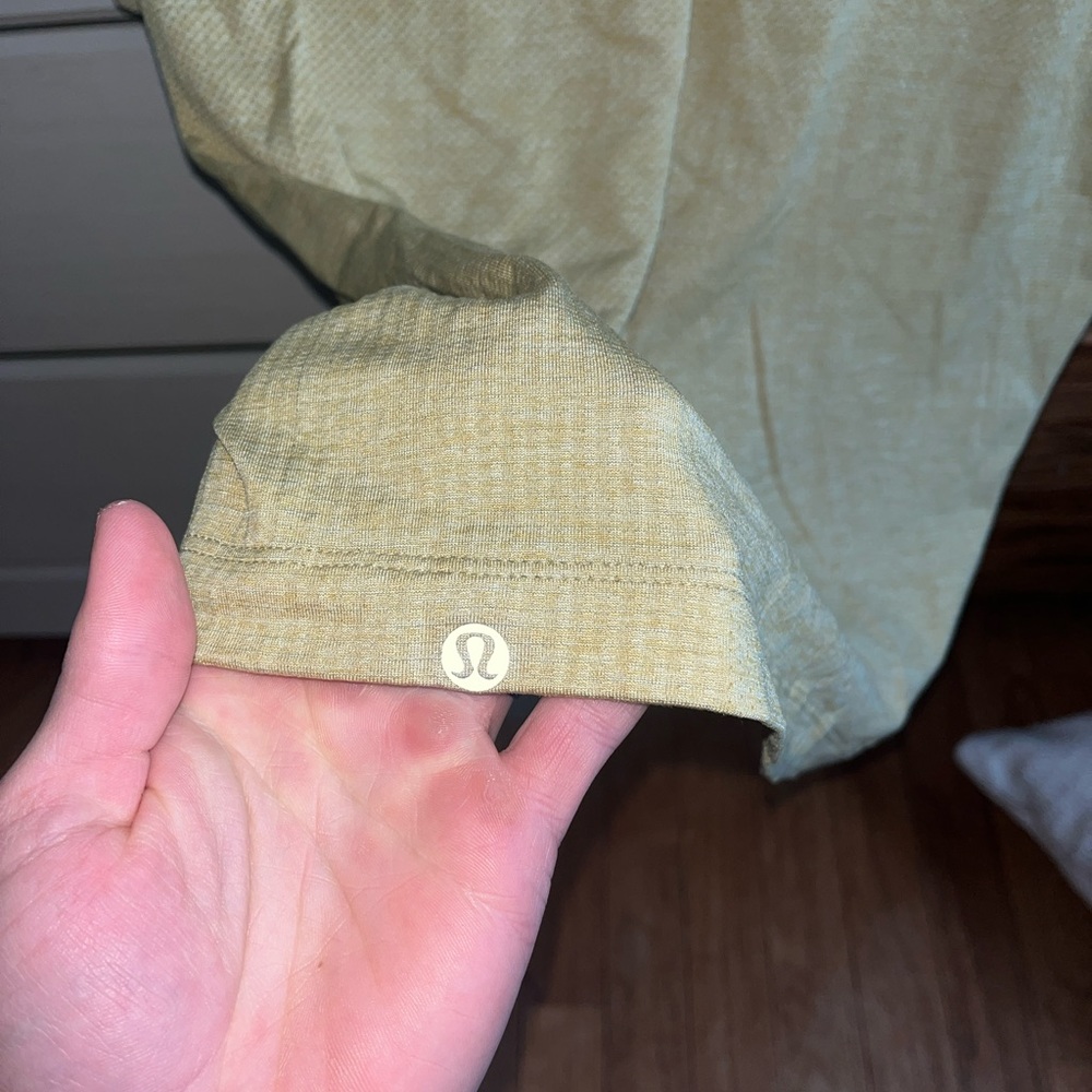 Lululemon tshirt